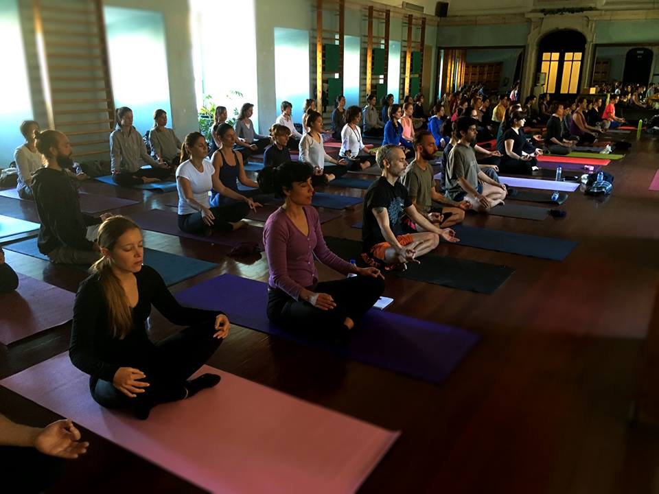 Yoga Comunitário na Mouraria