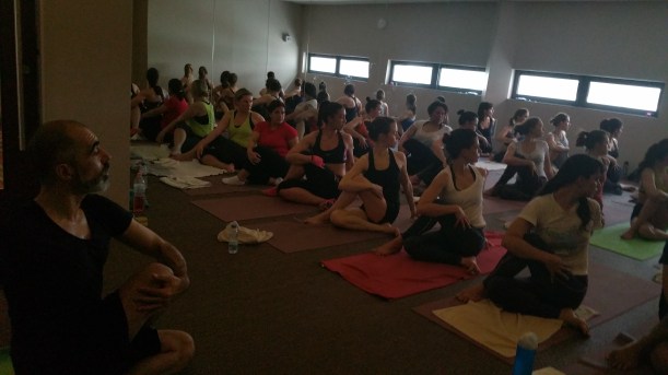 Yoga com Jean Pierre de Oliveira