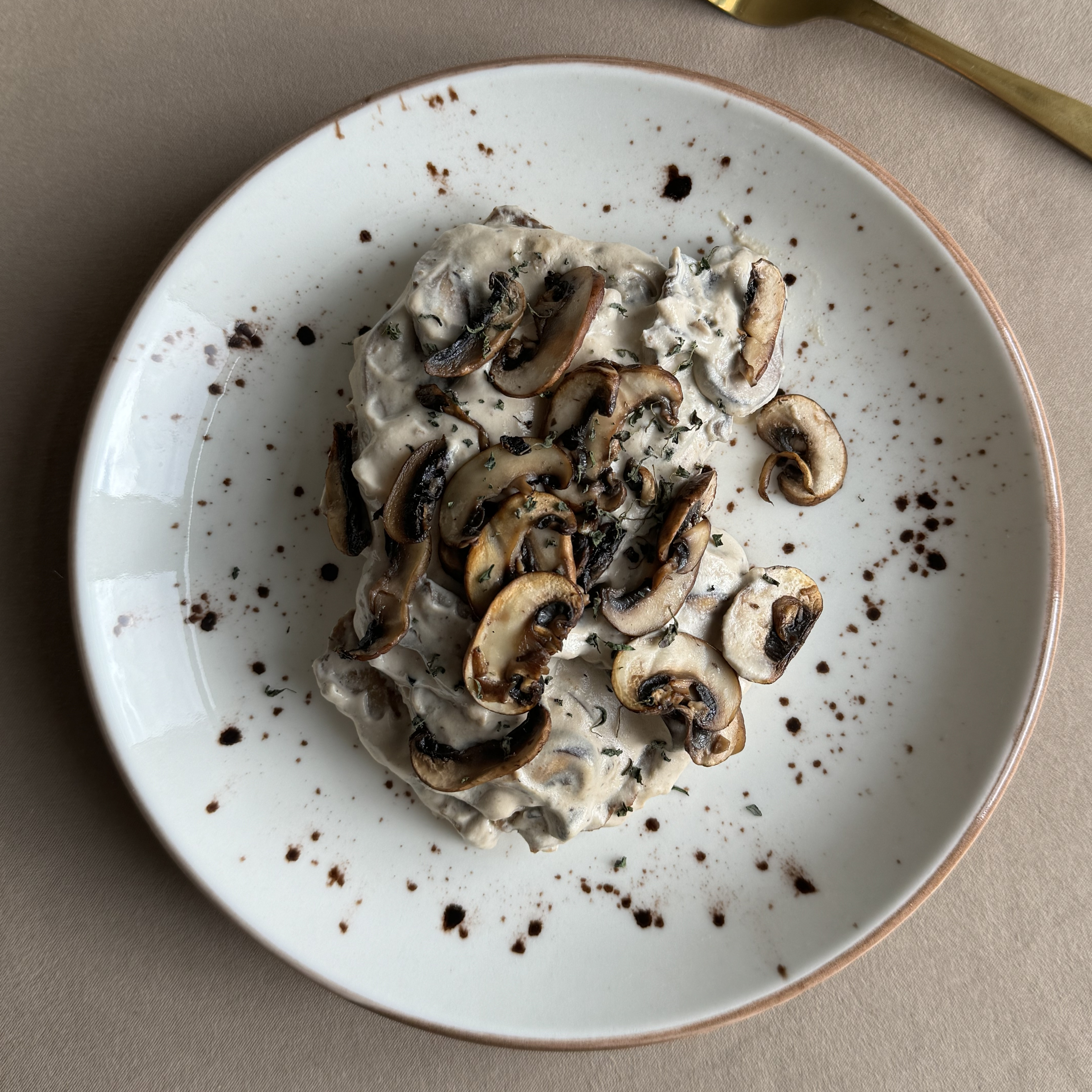 Receita Vegan: Bifes de seitan com molho de Boletos e&nbsp;cogumelos