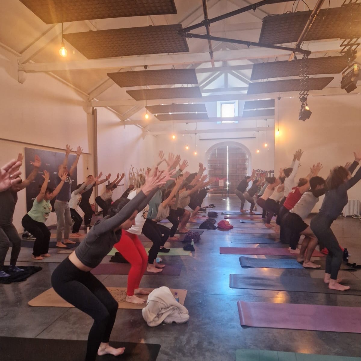 Yoga & Solidariedade: aulas comunitárias mensais com Jean-Pierre de&nbsp;Oliveira