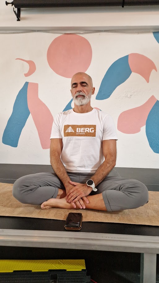 Yoga Solidário: Jean-Pierre de Oliveira dá nova aula comunitária em apoio à&nbsp;AMI